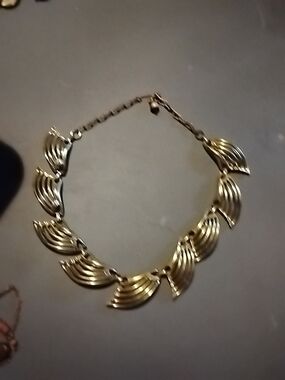 Gold Leaf-Link Choker Necklace - Women Jewelry